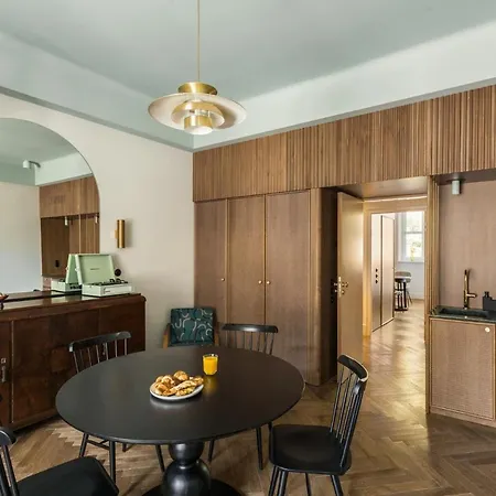 Angelus Apartment